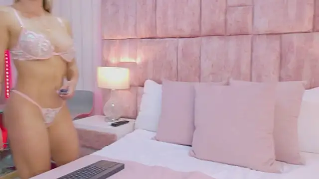 Snapshot of AnnaQuinn chatting on December 21, 2025, 2:41 pm AnnaQuinn online show from December 21, 2025, 2:41 pm