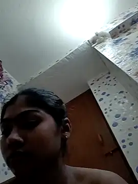 Cute diya023 online show from May 17, 2026, 5:07 am