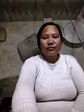 Snapshot of LeoPet2x chatting on April 13, 2026, 5:17 pm LeoPet2x online show from April 13, 2026, 5:17 pm