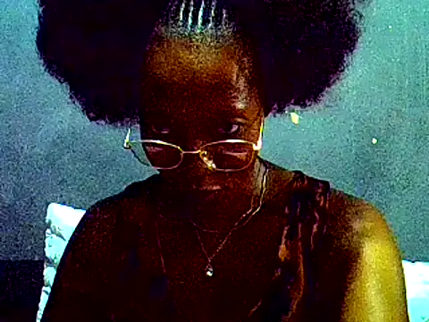 Snapshot of PreettyTee chatting on April 12, 2026, 2:15 am PreettyTee online show from April 12, 2026, 2:15 am