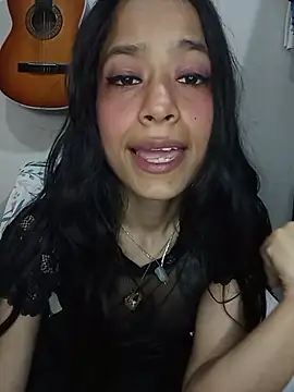 Emma Everett online show from December 2, 2025, 12:29 pm