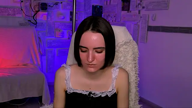 KateWillows online show from April 8, 2026, 4:58 am