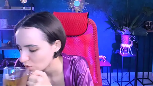 KateWillows online show from January 14, 2026, 5:00 am