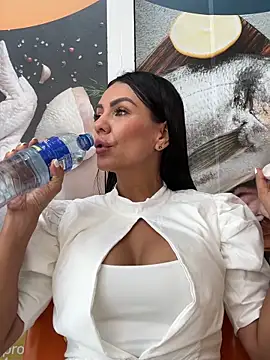 Snapshot of SofhiaTaylor chatting on February 19, 2026, 8:28 pm SofhiaTaylor online show from February 19, 2026, 8:28 pm