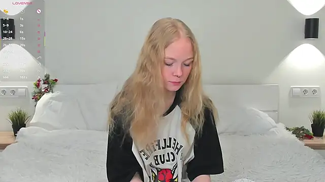 Snapshot of GhisllaineWestler chatting on December 16, 2025, 4:17 am GhisllaineWestler online show from December 16, 2025, 4:17 am