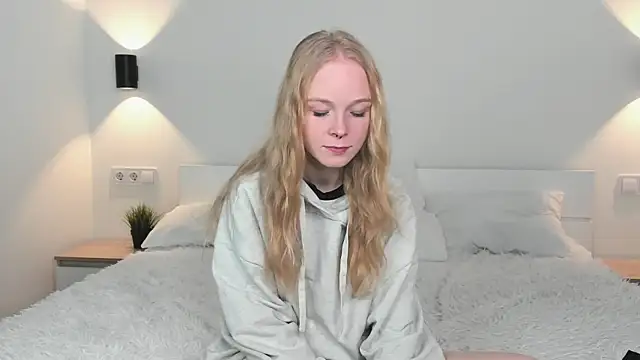 Snapshot of GhisllaineWestler chatting on December 2, 2025, 4:25 am GhisllaineWestler online show from December 2, 2025, 4:25 am