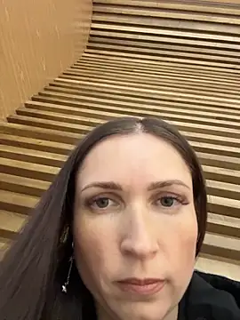 ZaraHill online show from December 2, 2025, 4:03 am