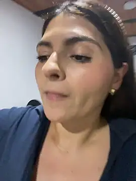 Snapshot of RosaliaVicky chatting on January 8, 2026, 2:28 am RosaliaVicky online show from January 8, 2026, 2:28 am