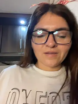 Snapshot of RosaliaVicky chatting on December 14, 2025, 8:09 am RosaliaVicky online show from December 14, 2025, 8:09 am