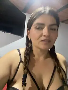 Snapshot of RosaliaVicky chatting on January 11, 2026, 1:34 am RosaliaVicky online show from January 11, 2026, 1:34 am