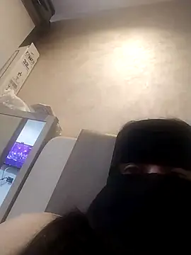 lolotheone online show from April 8, 2026, 7:59 pm