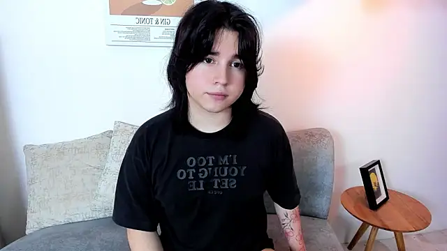 daniellesins2 online show from December 19, 2025, 8:33 pm