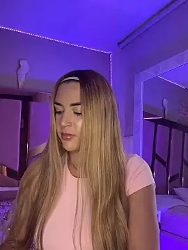 Snapshot of AlyonaWester_ chatting on February 24, 2026, 9:37 pm AlyonaWester online show from February 24, 2026, 9:37 pm