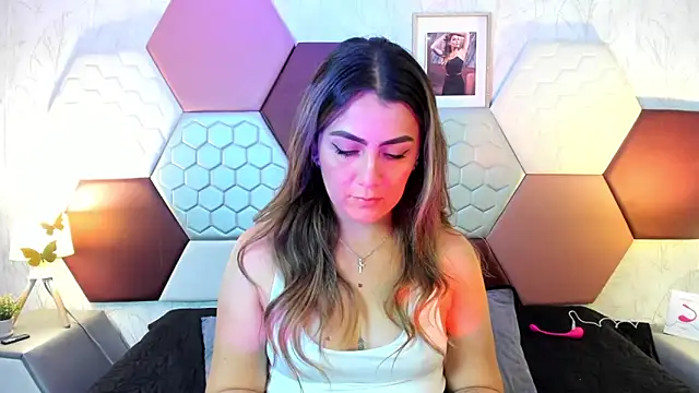 Snapshot of AriaRous chatting on April 14, 2026, 3:50 pm AriaRous online show from April 14, 2026, 3:50 pm