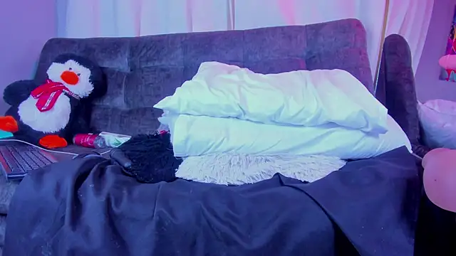 Snapshot of BonnieRitz chatting on November 30, 2025, 12:50 pm BonnieRitz online show from November 30, 2025, 12:50 pm