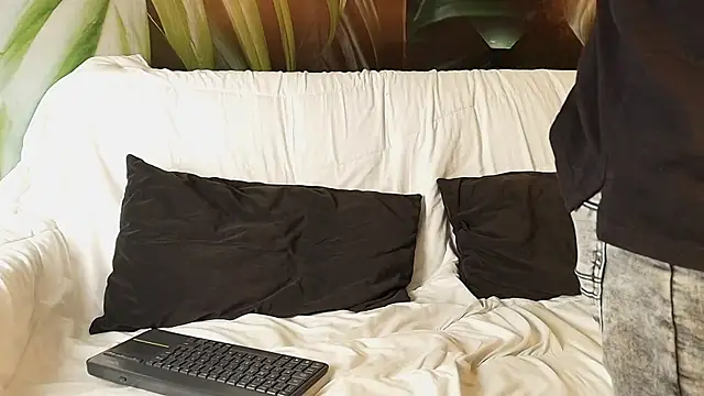 isaac grimm online show from January 19, 2026, 3:32 am