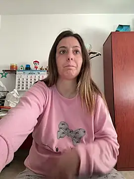 Snapshot of Sareyxon chatting on April 6, 2026, 7:31 am Sareyxon online show from April 6, 2026, 7:31 am