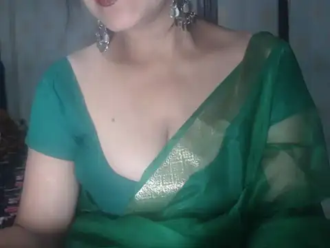 Snapshot of Hotronita123 chatting on February 4, 2026, 5:19 pm Hotronita123 online show from February 4, 2026, 5:19 pm