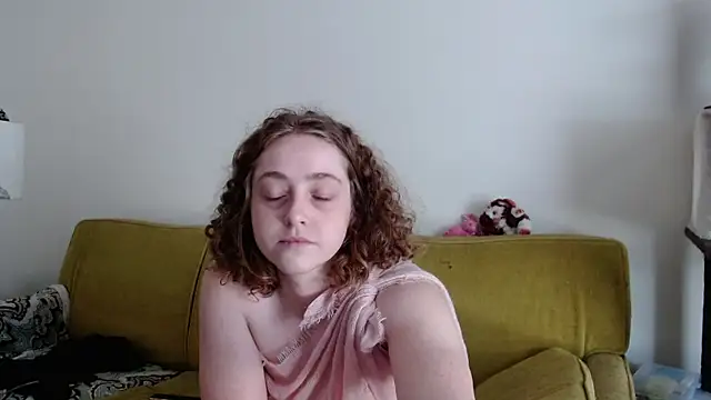 DeliaBlew online show from May 21, 2026, 4:48 pm