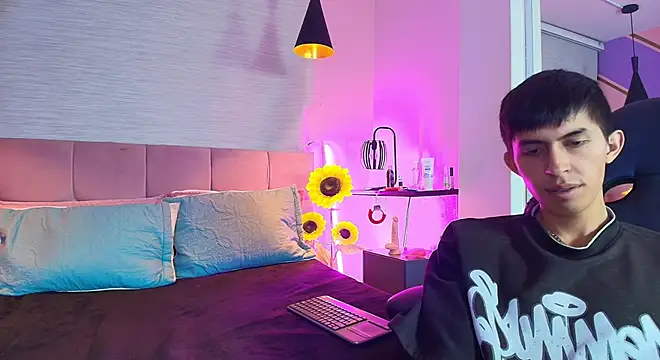 Snapshot of Bella_Damon_ chatting on January 12, 2026, 11:20 pm Bella Damon online show from January 12, 2026, 11:20 pm