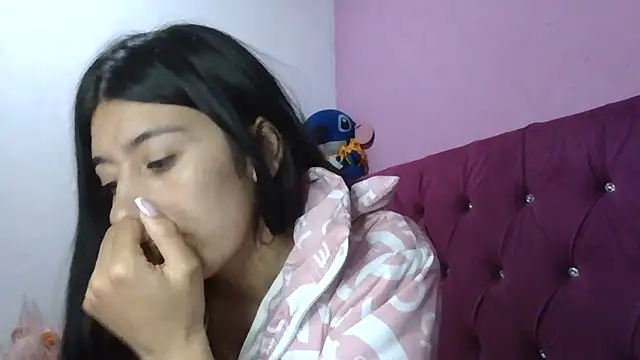 TaylorLove- online show from December 17, 2025, 1:10 am