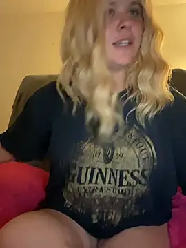 WattledFourth online show from December 14, 2025, 1:01 am