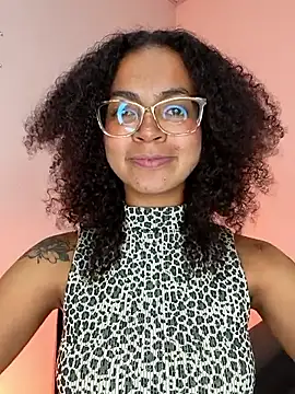 Snapshot of __VioletaHeaven__ chatting on February 2, 2026, 9:47 pm VioletaHeaven online show from February 2, 2026, 9:47 pm