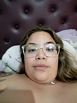 Lindalatina2001 online show from February 16, 2026, 3:38 am