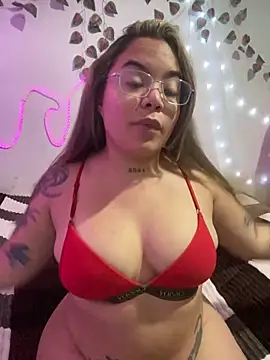 Lindalatina2001 online show from April 25, 2026, 7:44 pm