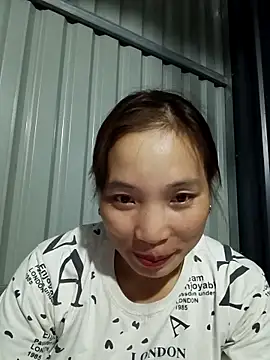 Evelyn-n online show from December 1, 2025, 12:39 pm