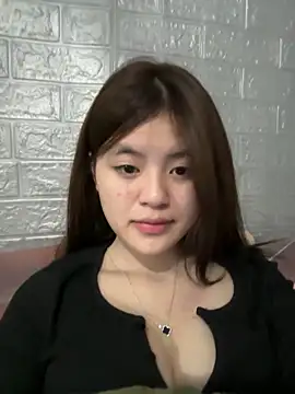 Cheerful-girl online show from December 3, 2025, 5:56 pm