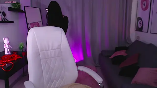 Eliza Bennet online show from February 26, 2026, 8:03 am