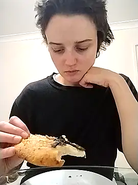 Amy01112 online show from April 19, 2026, 7:38 pm