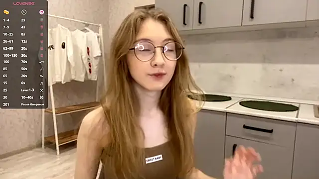 Snapshot of MargyDejong chatting on December 21, 2025, 2:41 pm MargyDejong online show from December 21, 2025, 2:41 pm