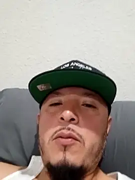 Snapshot of Lalin2323 chatting on February 4, 2026, 1:33 am Lalin2323 online show from February 4, 2026, 1:33 am