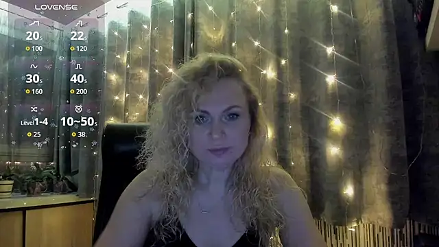 Snapshot of LanaLight_x chatting on January 12, 2026, 7:53 pm LanaLight x online show from January 12, 2026, 7:53 pm