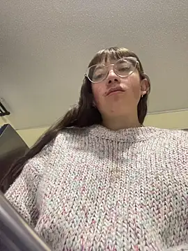 Snapshot of Engell_fire chatting on December 22, 2025, 11:10 am Engell fire online show from December 22, 2025, 11:10 am