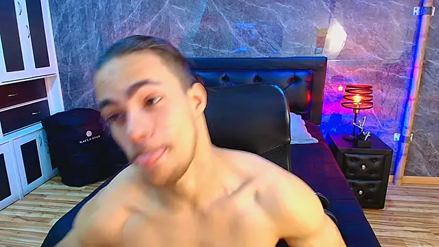 PatrickS25 online show from December 21, 2025, 4:03 am