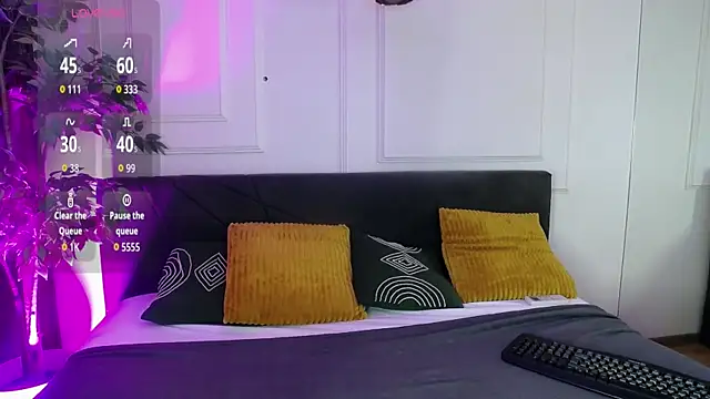 RavenFoxxy online show from March 26, 2026, 6:44 am