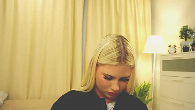 Snapshot of TylerWoody chatting on December 2, 2025, 9:00 am TylerWoody online show from December 2, 2025, 9:00 am