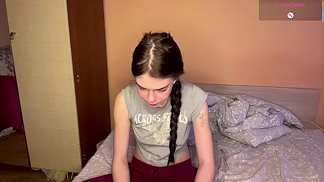 Snapshot of ElliRusk chatting on March 5, 2026, 5:15 am ElliRusk online show from March 5, 2026, 5:15 am