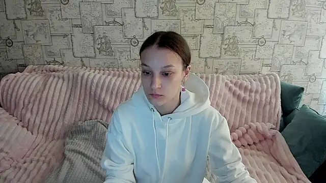 KrisDoeil online show from May 2, 2026, 1:55 am