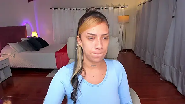 Snapshot of Zara_Wolf_ chatting on December 3, 2025, 11:20 am Zara Wolf online show from December 3, 2025, 11:20 am