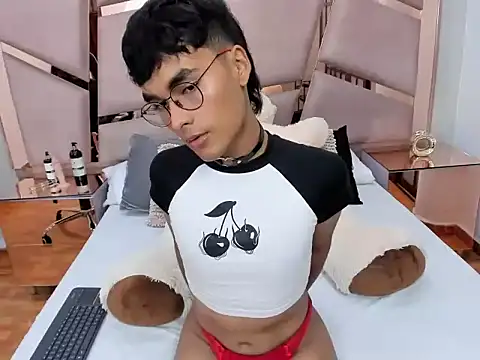 LittleNito online show from December 13, 2025, 8:04 pm