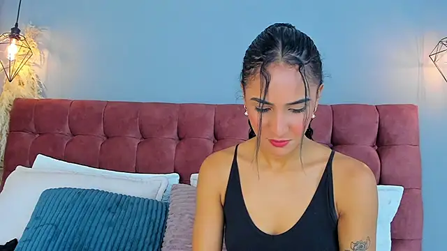 Snapshot of Samantha_luv_ chatting on January 6, 2026, 2:37 am Samantha luv online show from January 6, 2026, 2:37 am