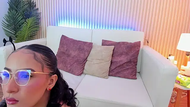 Snapshot of Samantha_luv_ chatting on December 16, 2025, 12:48 am Samantha luv online show from December 16, 2025, 12:48 am