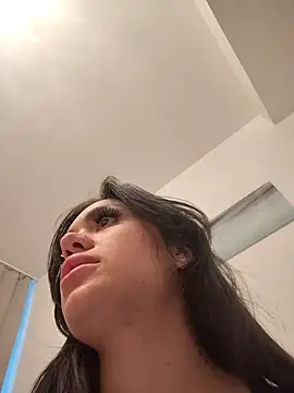 SiennaLuxexx online show from April 16, 2026, 11:22 am