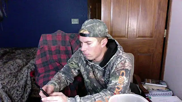 Snapshot of SpunRedneck chatting on January 7, 2026, 12:04 am SpunRedneck online show from January 7, 2026, 12:04 am