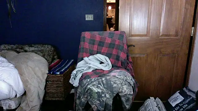 Snapshot of SpunRedneck chatting on December 20, 2025, 12:08 pm SpunRedneck online show from December 20, 2025, 12:08 pm