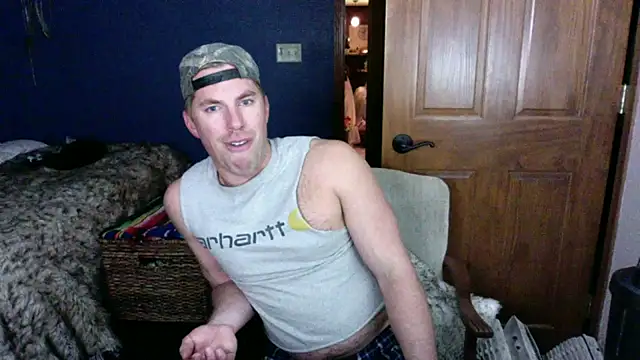 Snapshot of SpunRedneck chatting on December 21, 2025, 12:13 am SpunRedneck online show from December 21, 2025, 12:13 am